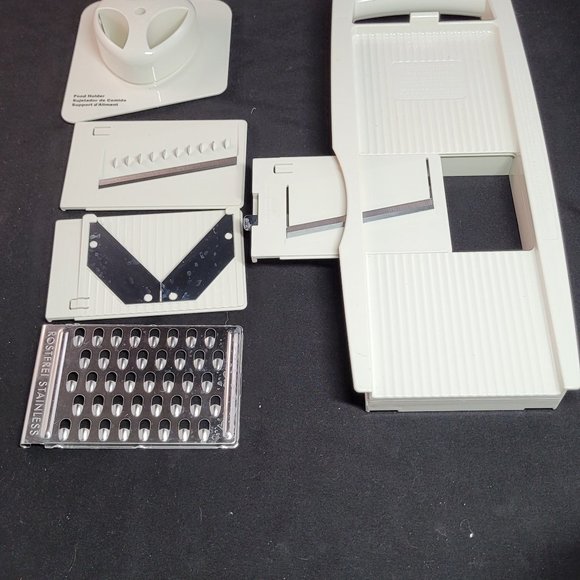Pampered chef Other - Pampered Chef Ultimate Slice & Grate Mandoline 1085 With 4 Blades